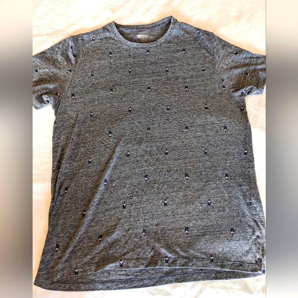 EUC Old Navy Gray T-shirt with Tiny Gnomes-M - Picture 2 of 4